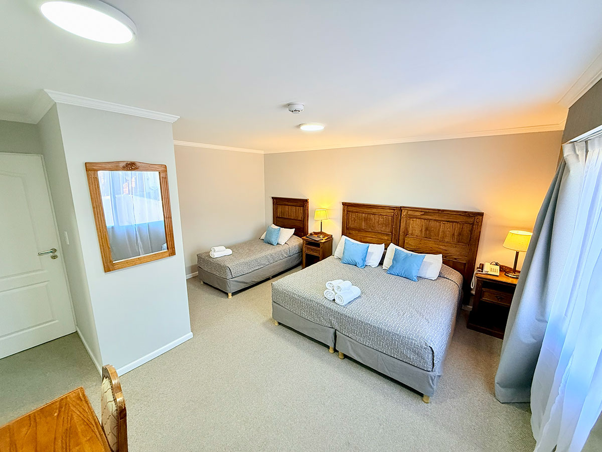 HABITACIÓN TRIPLE — Patagón Hotel